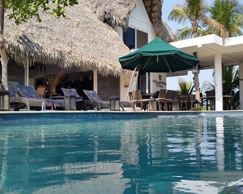 Casa en la playa en Venta, Camino a Monterrico