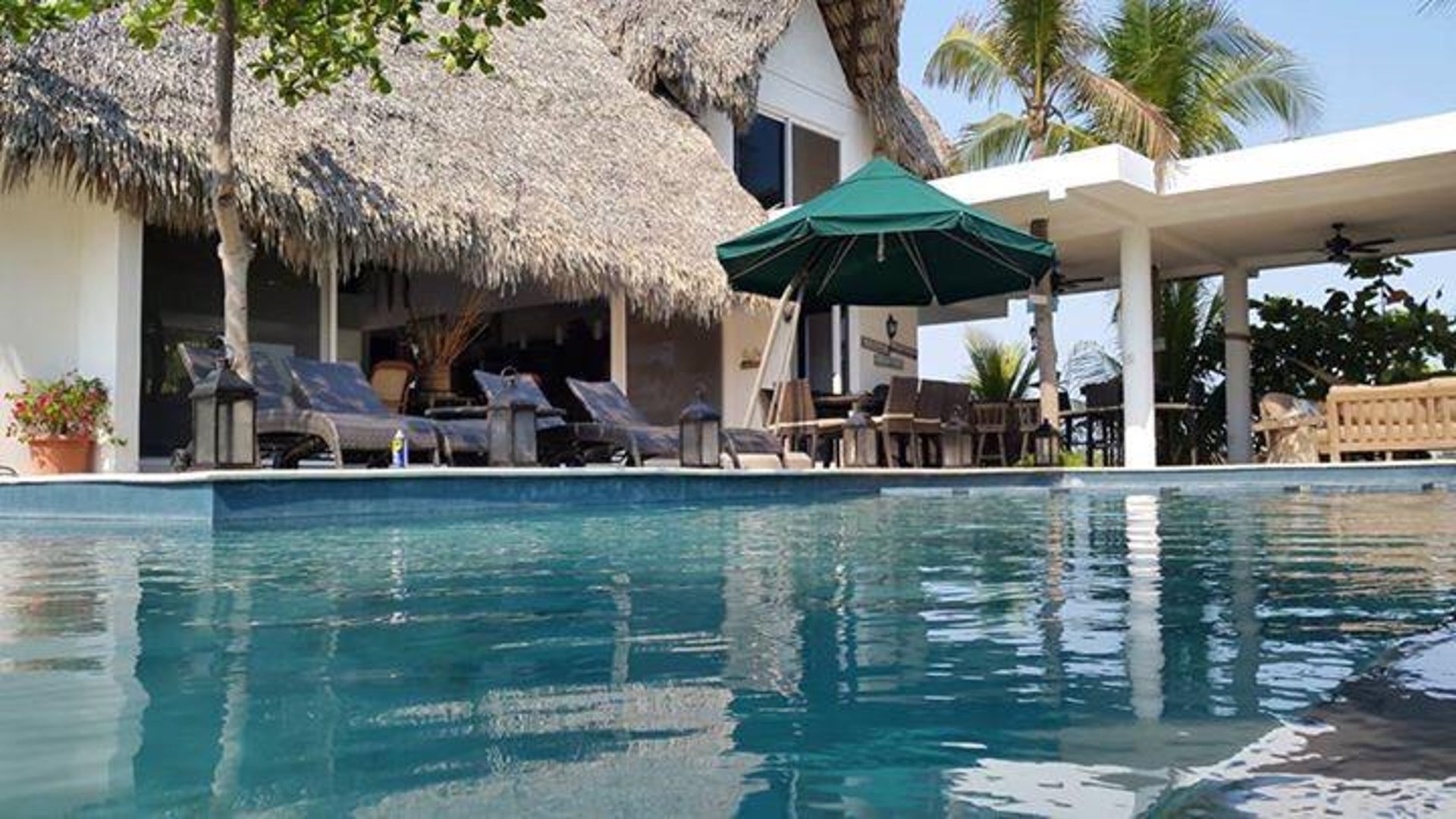 Casa en la playa en Venta, Camino a Monterrico