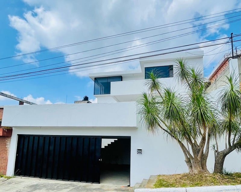 Venta de casa en Pinares de San Cristobal  remodelada, ambientes amplios e iluminados