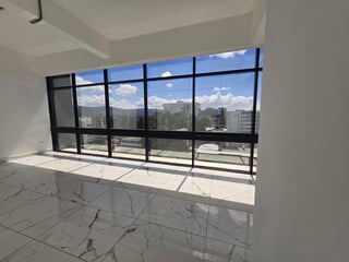 Oficina en renta zona 10 / Renovati - 2