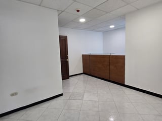 En renta oficina en Europlaza zona 14 - 2
