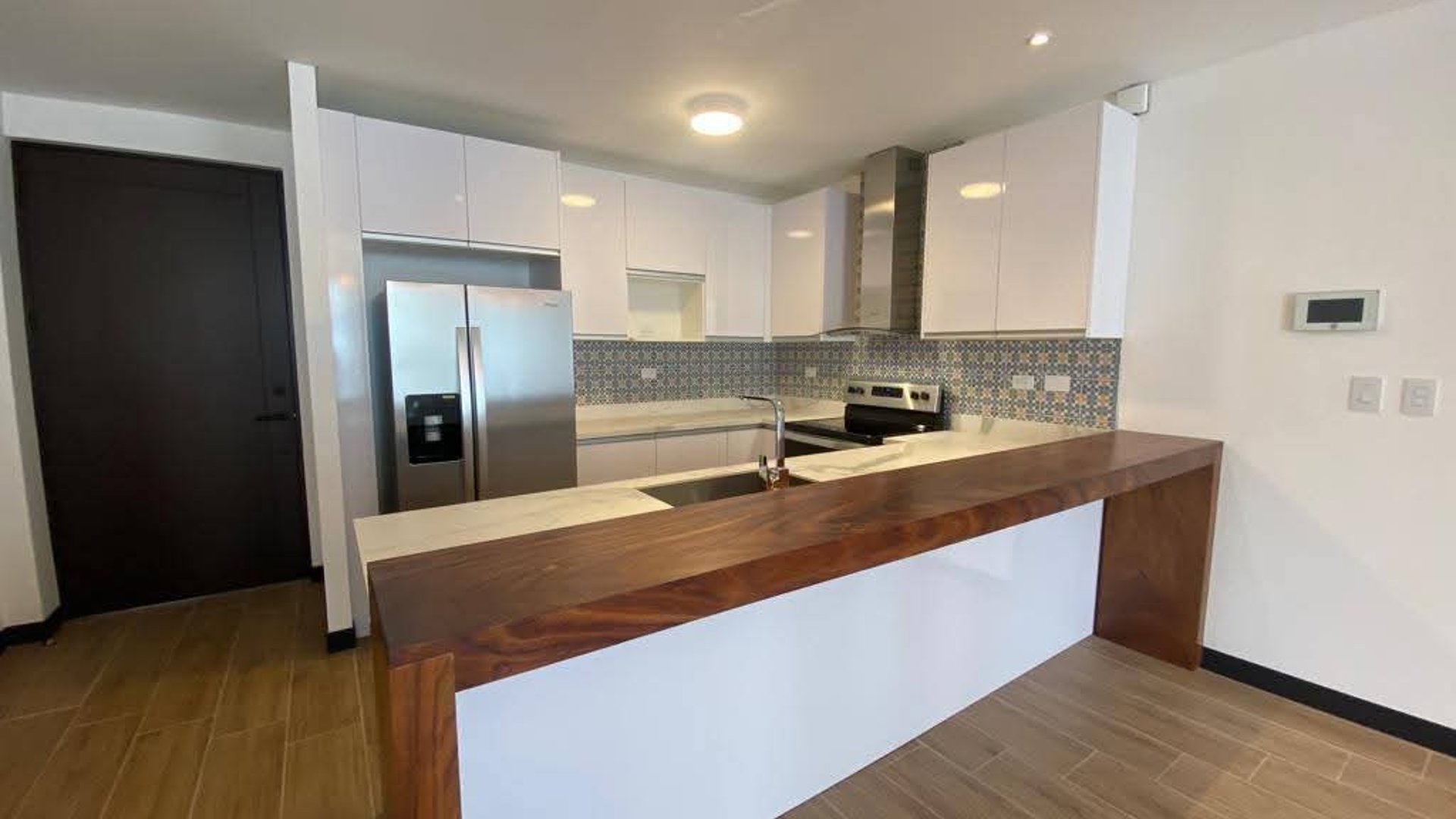 Apartamento Renta en Lirios de Cayalá zona 16 - Image 1