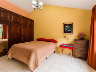 HERMOSA CASA DE LUJO EN VENTA EN SAN BARTOLOMÉ MILPAS ALTAS - Image 15