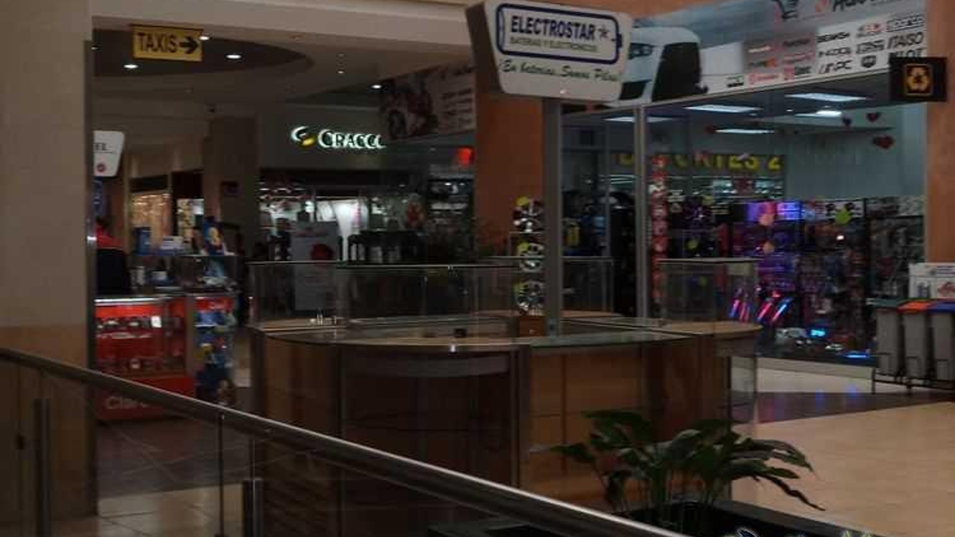 Local en Food Court zona 17 acreditado - Miniatura 3