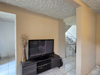 Casa en Venta San Cristóbal con Dos Locales Comerciales - Image 7