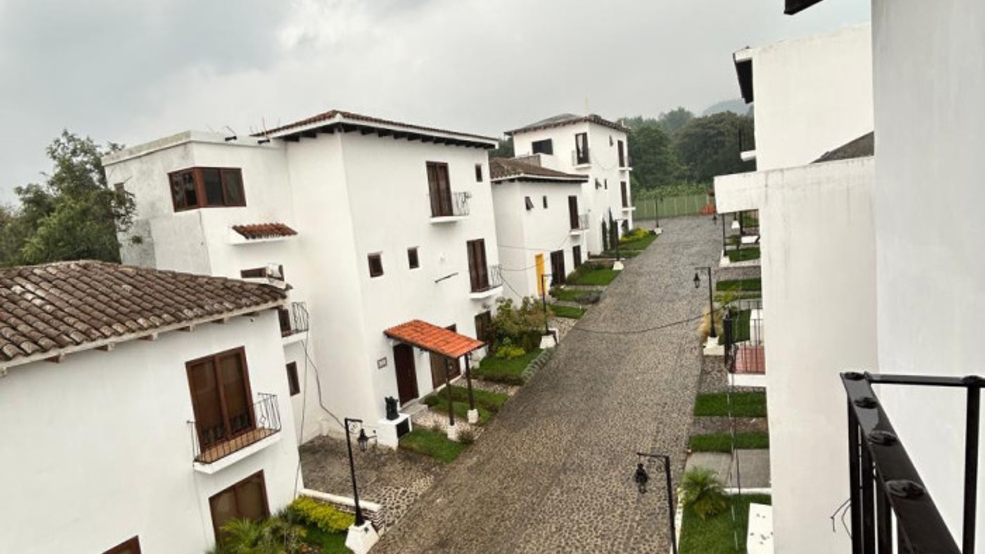 En venta casa nueva en Hacienda Malaga cerca Antigua Gt