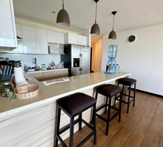 Apartamento con balcon en renta de 2 habitaciones en zona 15 Ref-5453