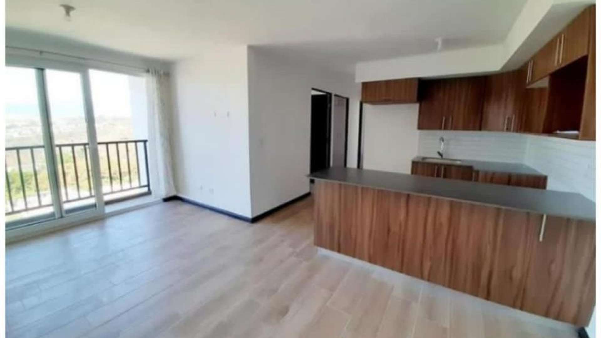 Apartamento en renta en zona 10, Santa Catarina Pinula - Image 1