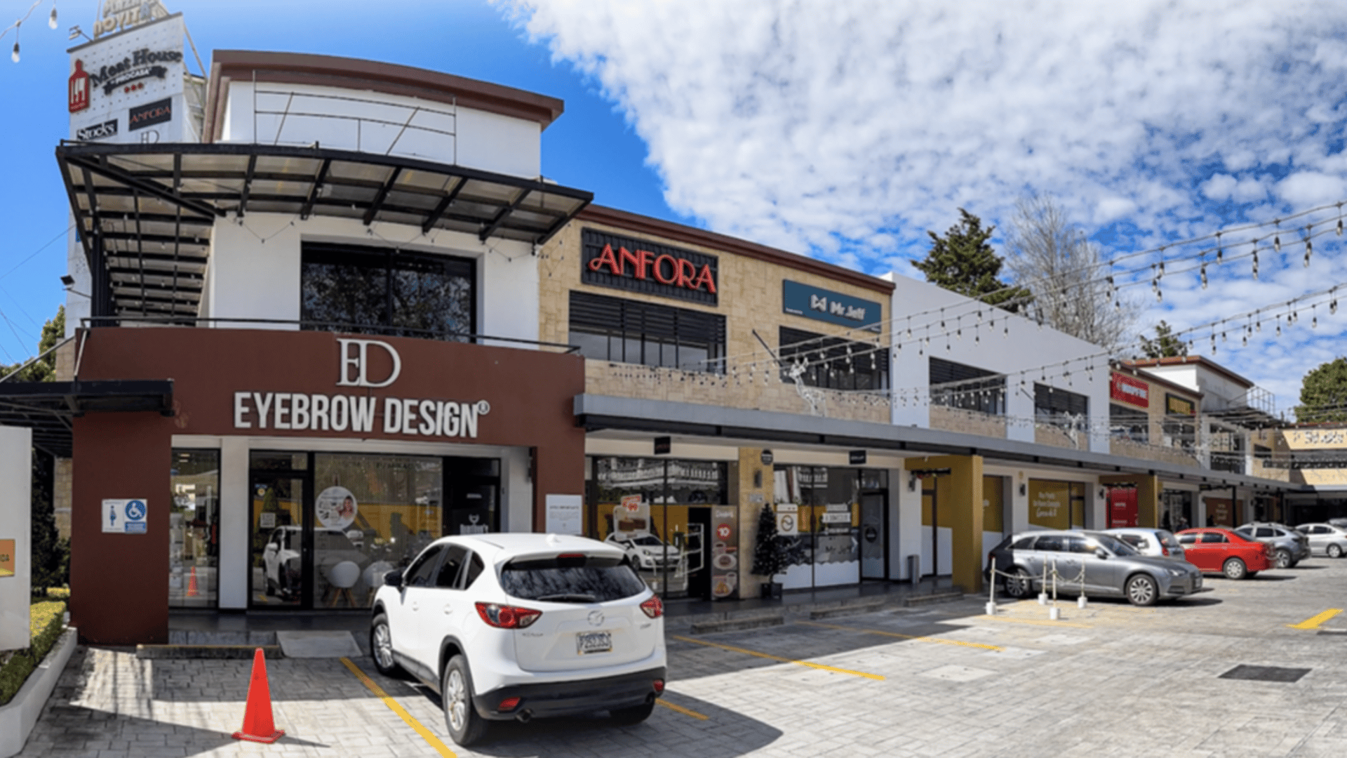 PLAZA COMERCIAL /  3 Locales en Renta (Km 19.5) CAES
