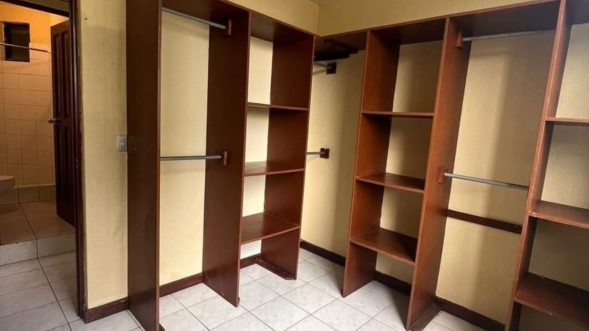 Apartamento en Renta Zona 16, Frente a C.C. Santa Amelia - Miniatura 10