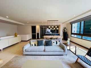 VENTA DE AMPLIO APARTAMENTO DE 2 NIVELES - VEINTI4, ZONA 10 - 3