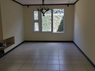 📍 CASA EN VENTA – 3 HAB + JARDÍN | ENSENADA DE SAN ISIDRO | ZONA 16 - 4