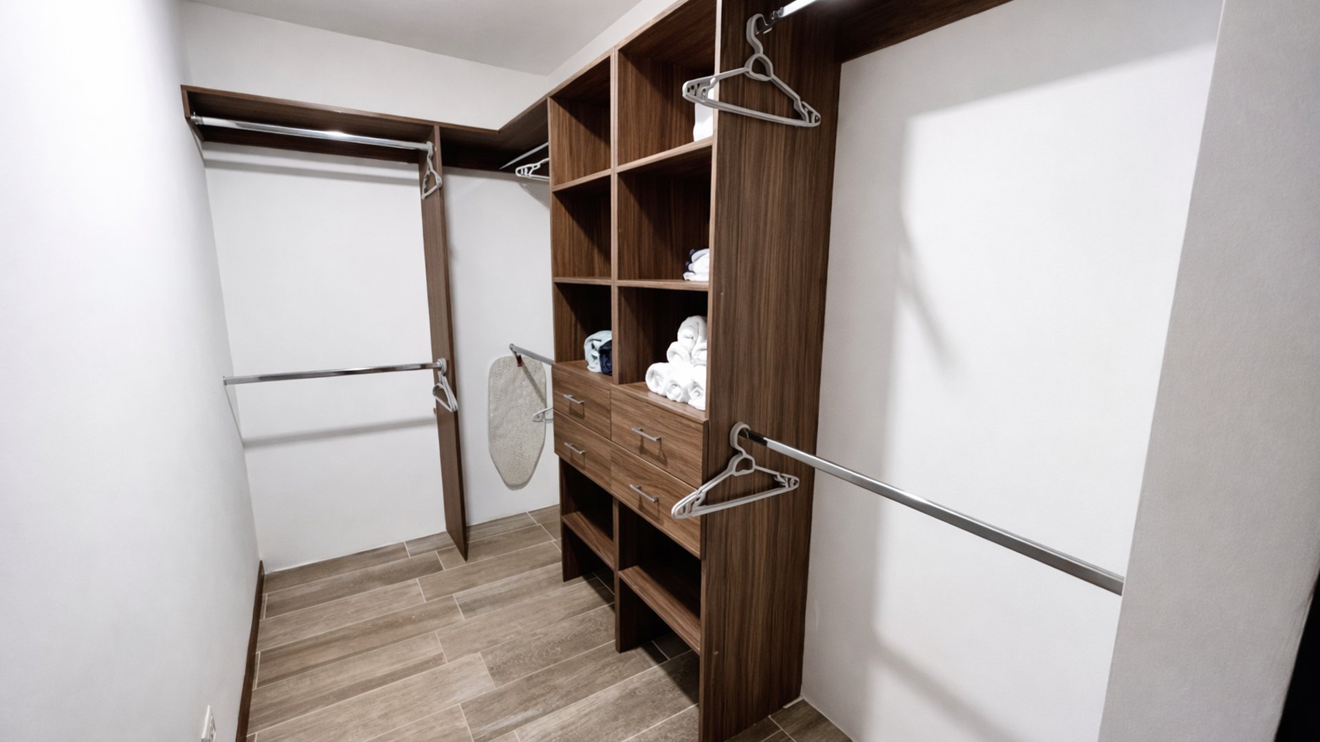 Apartamento Amueblado En Renta Zona 14 | Condado Catorce - Miniatura 12