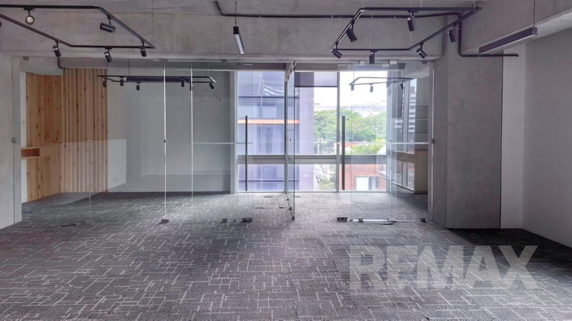 OFICINA EN RENTA, EDIFICIO PLATINA ZONA 10 - Miniatura 17