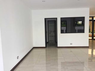 Alquilo local/oficina en zona 15 - 4