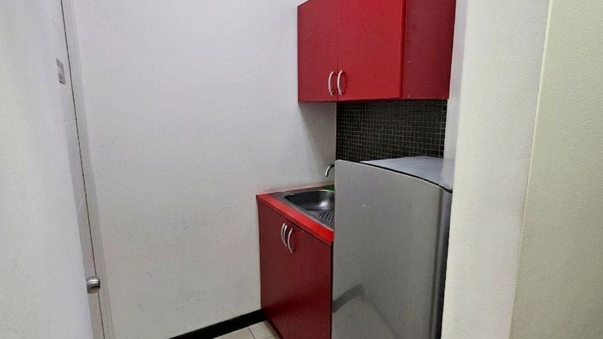 Alquier de oficina amueblada y tabicada | Zona Pradera, Zona 10 - Miniatura 11