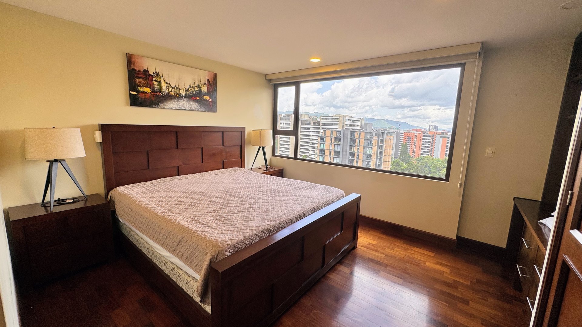APARTAMENTO AMUEBLADO Y EQUIPADO EN  EDIFICIO SANTA MARIA ZONA 10 - Miniatura 9
