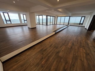 Venta de Penthouse de 4 habitaciones en zona 10 Ref-5053 - Image 1