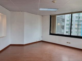 Alquiler de Oficina en Zona 10 - Image 1