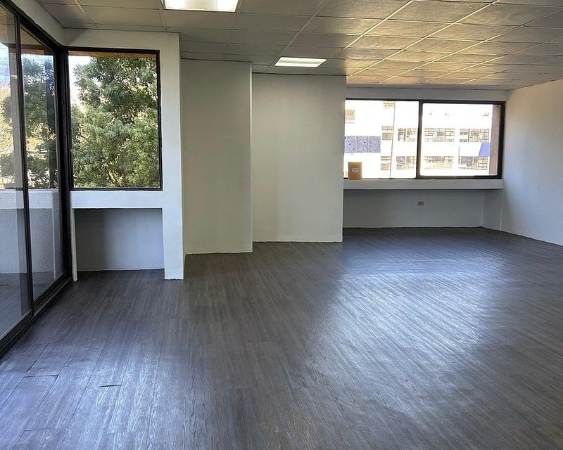 Oficina en zona 4, renta - Miniatura 6