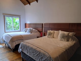 Casa, rancho y bungalows frente al río – Río Dulce - Image 21