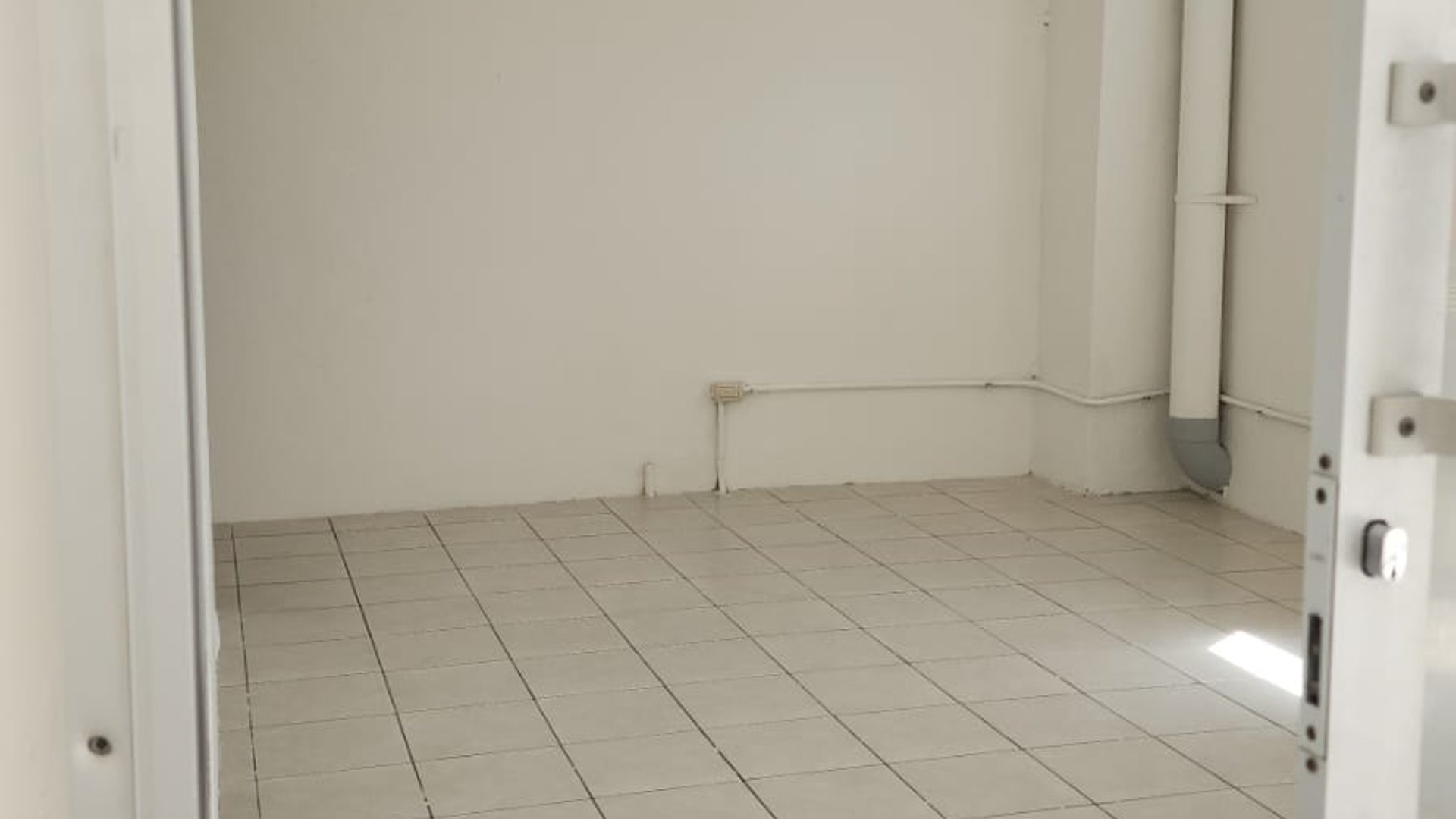 OFIBODEGA EN COMPLEJO ZONA 6 DE VILLA NUEVA - Miniatura 6
