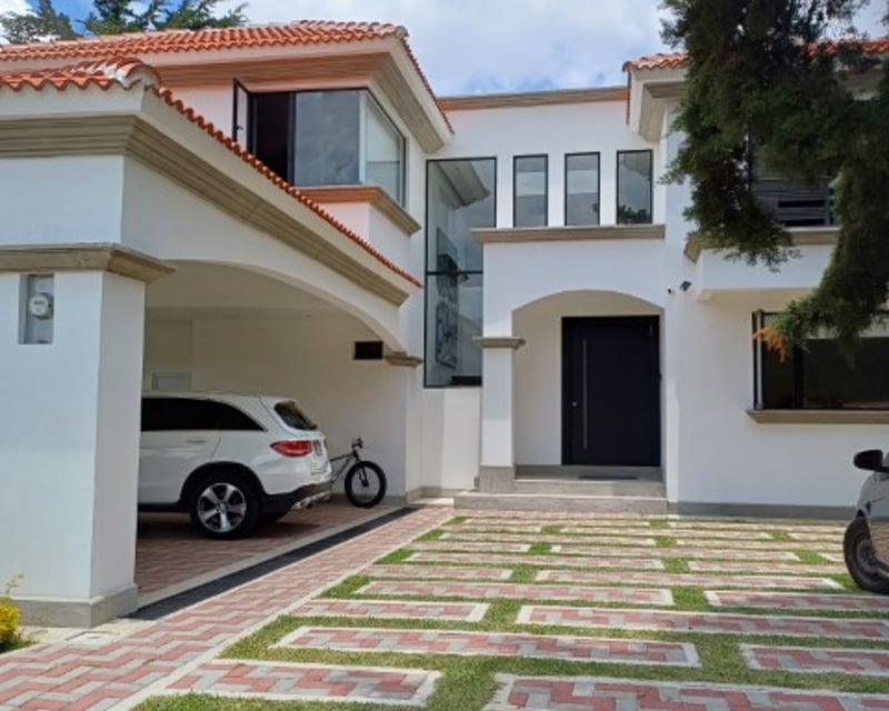 Casa Amueblada en Renta Hacienda Country Club CES