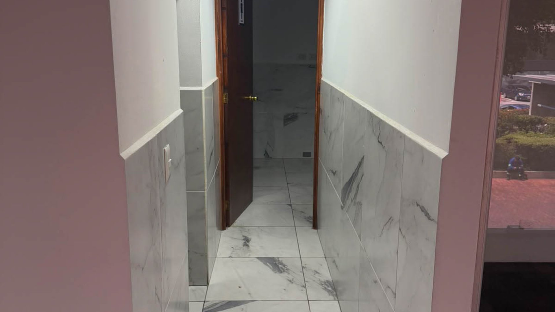 OFICINA EN RENTA EN ZONA 10, SOBRE DIAGONAL 6 - Miniatura 5