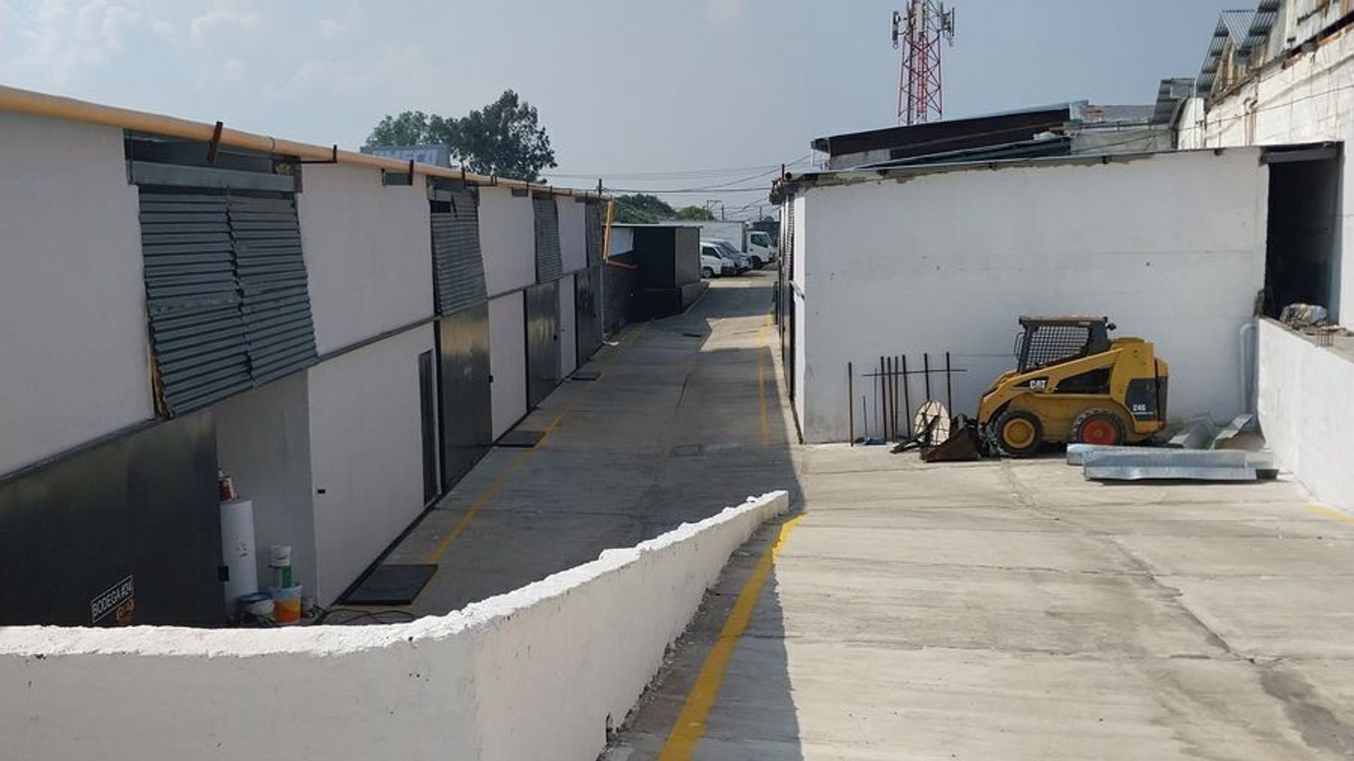 OFIBODEGA EN RENTA ZONA 12 - Miniatura 4