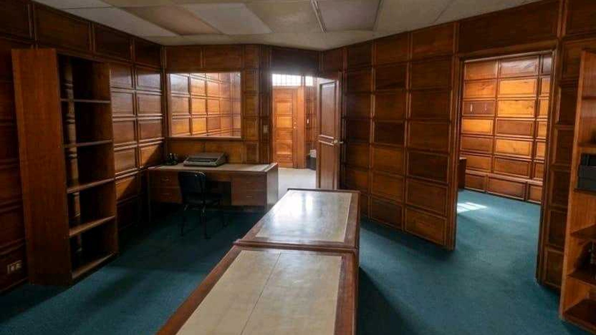 OFICINA EN VENTA???? Edificio El Patio, Zona 4 - Miniatura 3