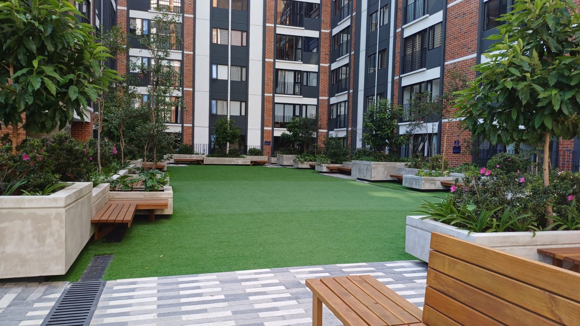 APARTAMENTO AMUEBLADO EN RENTA EN CENDANA ZONA 9 - Image 1