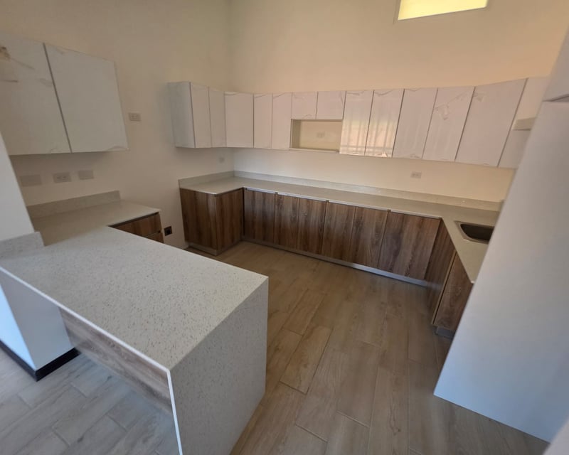 Casa con balcón de 4 habs en venta Trivento KM 18.5 CAES Ref-5635