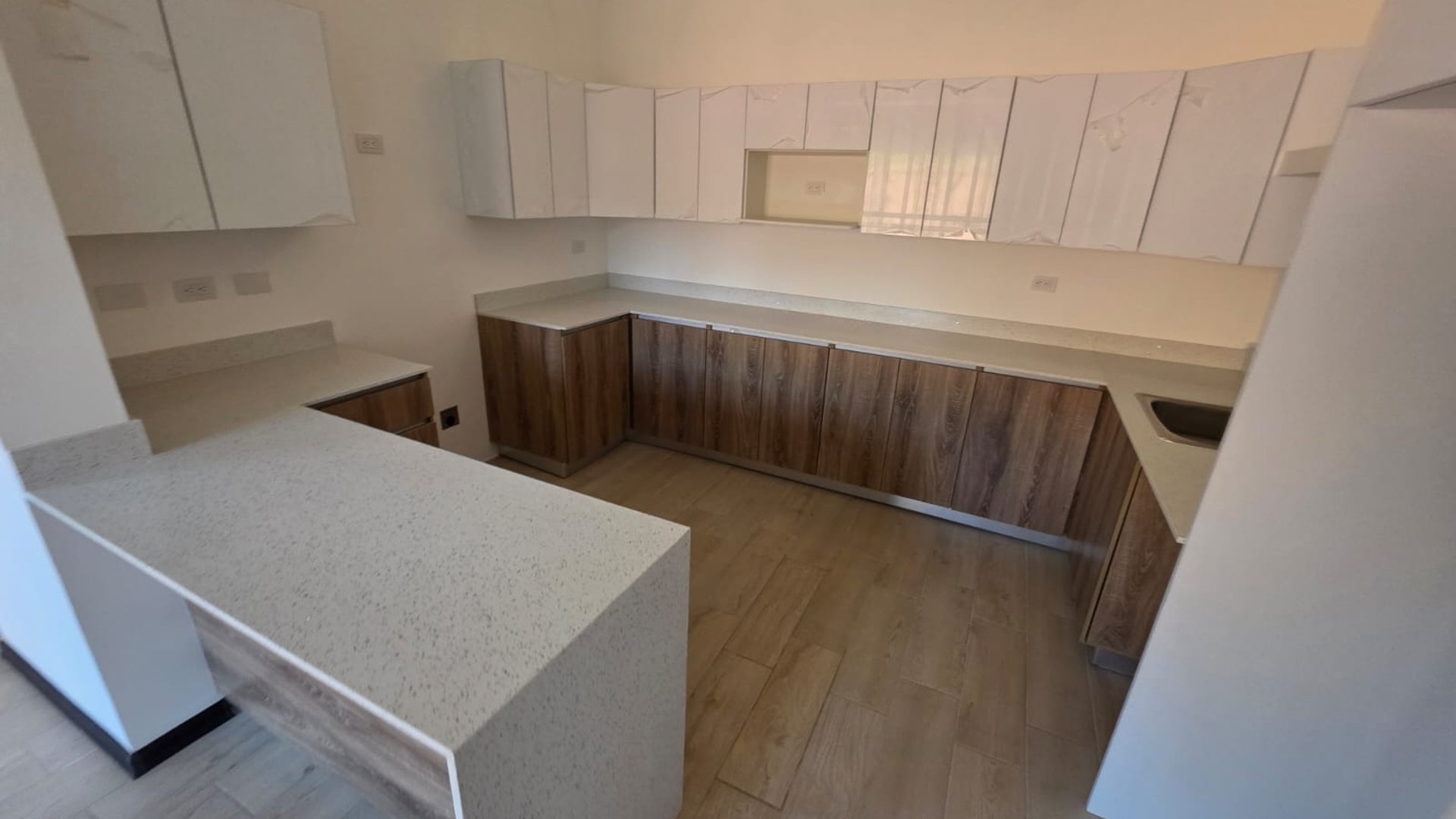 Casa con balcón de 4 habs en venta Trivento KM 18.5 CAES Ref-5635