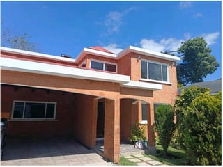 VENTA DE HERMOSA CASA - SAN ANTONIO, KM 16.5 CES - Image 1