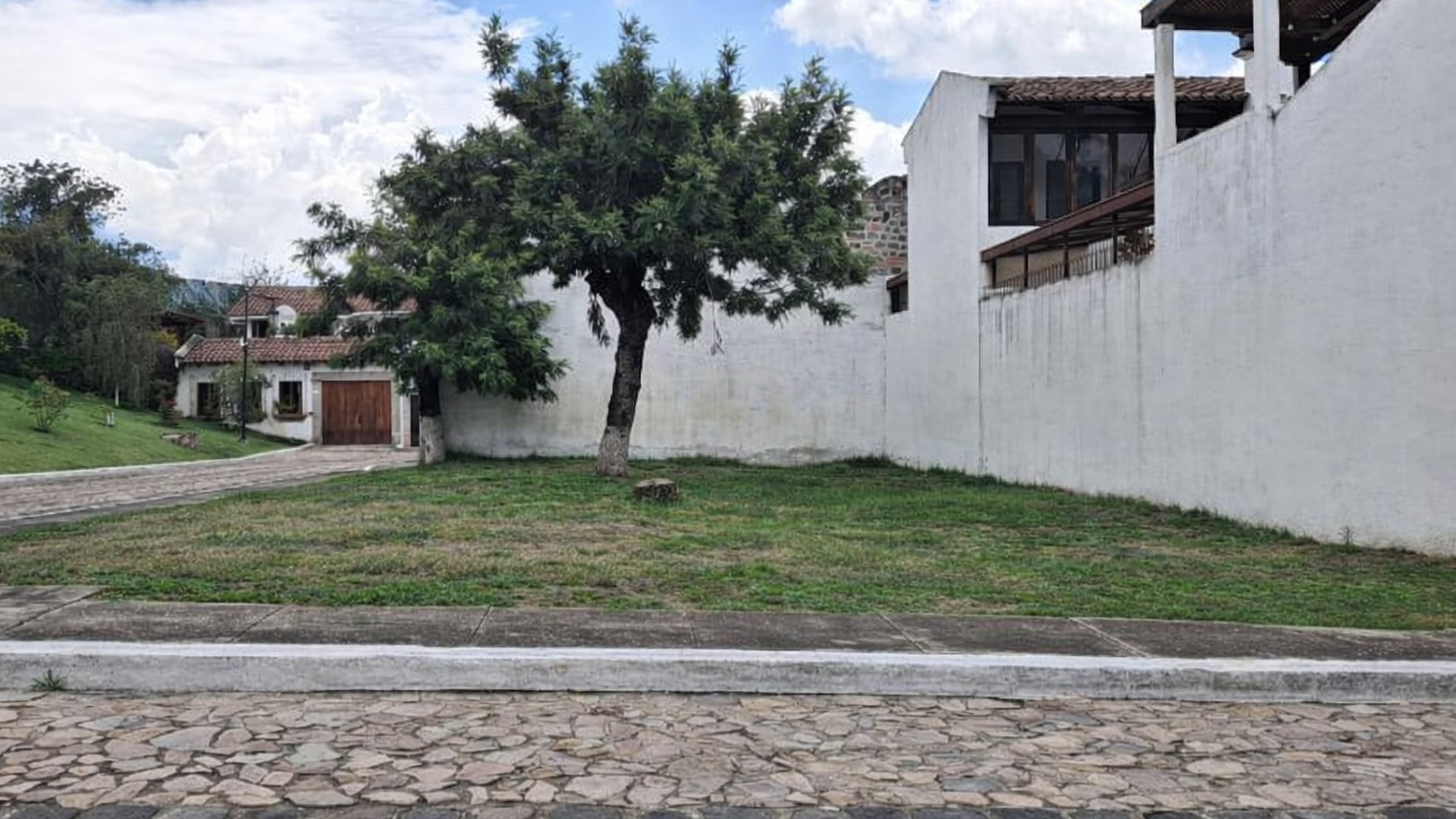 LOTE EN ESQUINA EN VENTA – PORTAL DE ANTIGUA - Miniatura 3