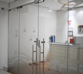 ALQUILO ZONA 10 OFICINAS EN EDIFICIO AMUEBLADA