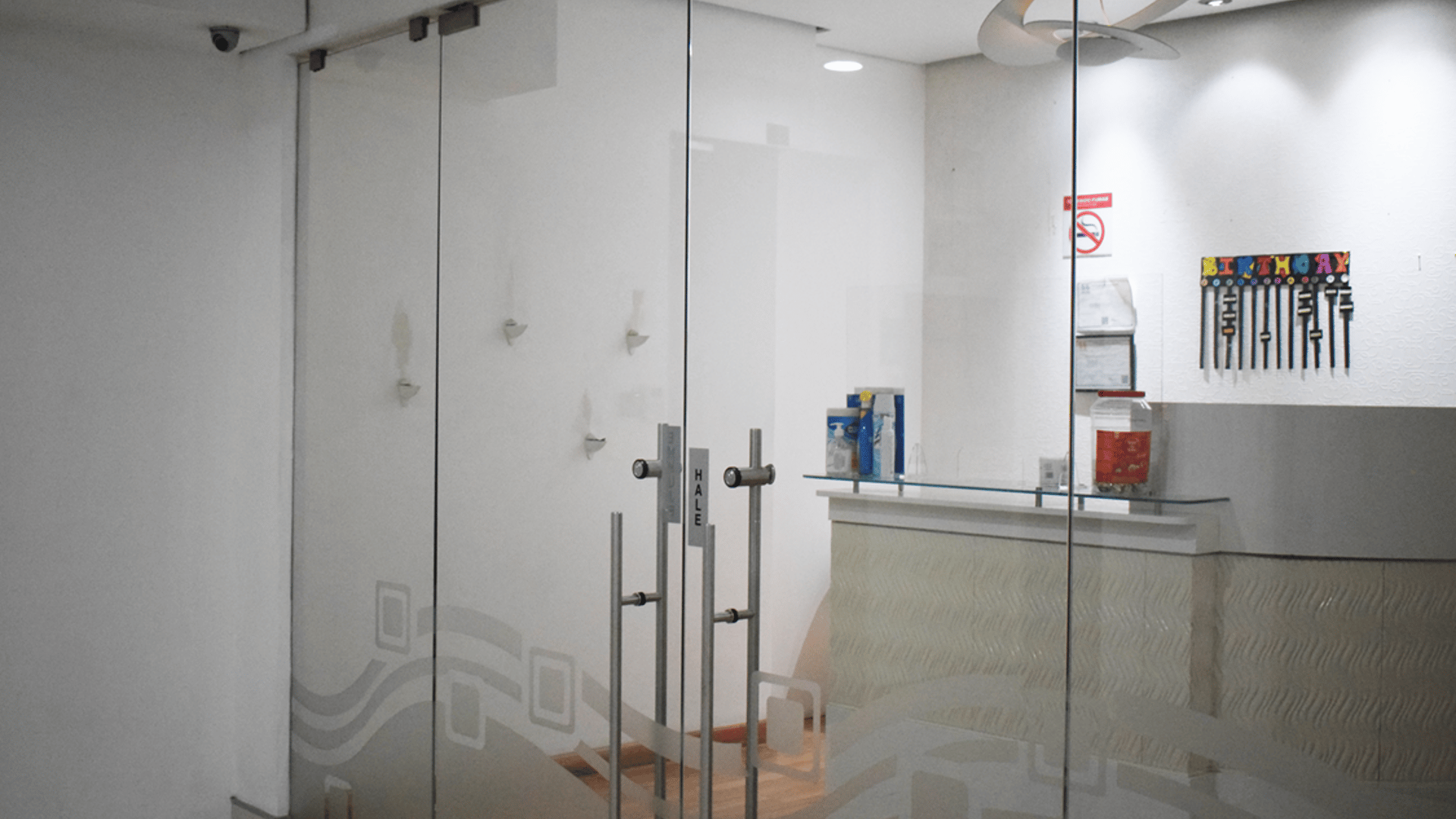 ALQUILO ZONA 10 OFICINAS EN EDIFICIO AMUEBLADA