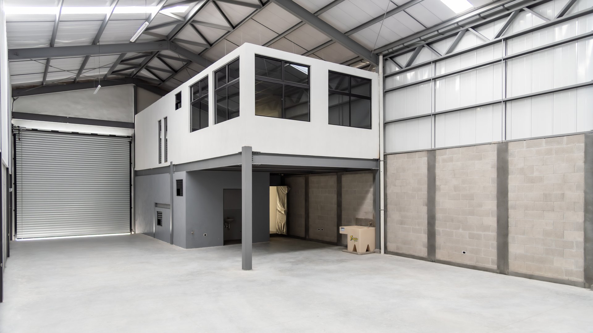 Ofibodegas de 406.10 m2 en Renta en Villa Canales NUEVA