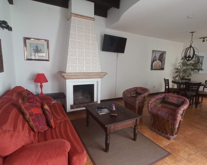 APARTAMENTO EN RENTA CÉNTRICO, DENTRO CONDOMINIO.