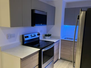 📍 APARTAMENTO EN RENTA – 3 HAB + BALCÓN | PARQUE 10 | ZONA 10 - 2
