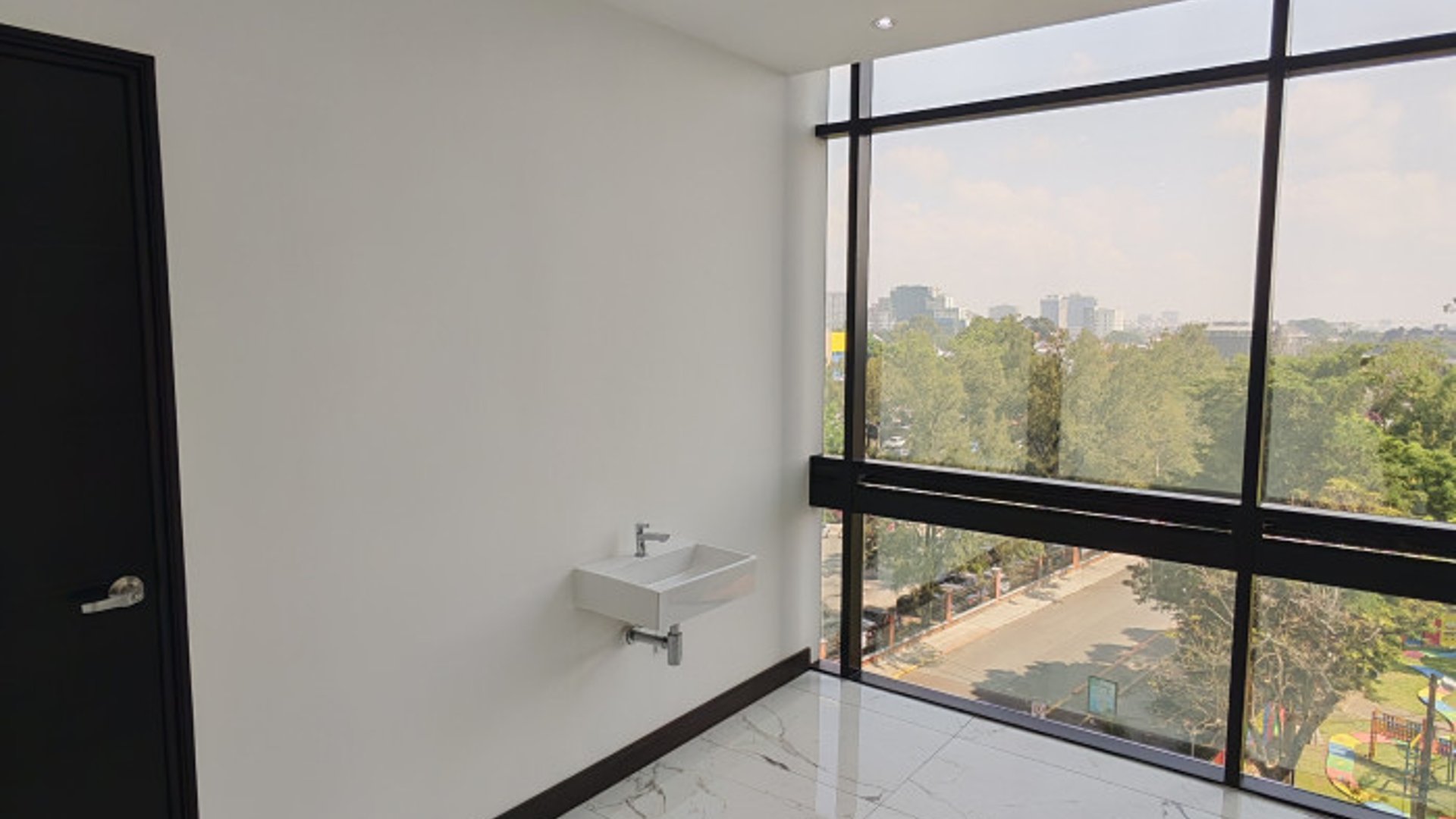 Clinica en renta en Renovati zona 10 - Miniatura 6