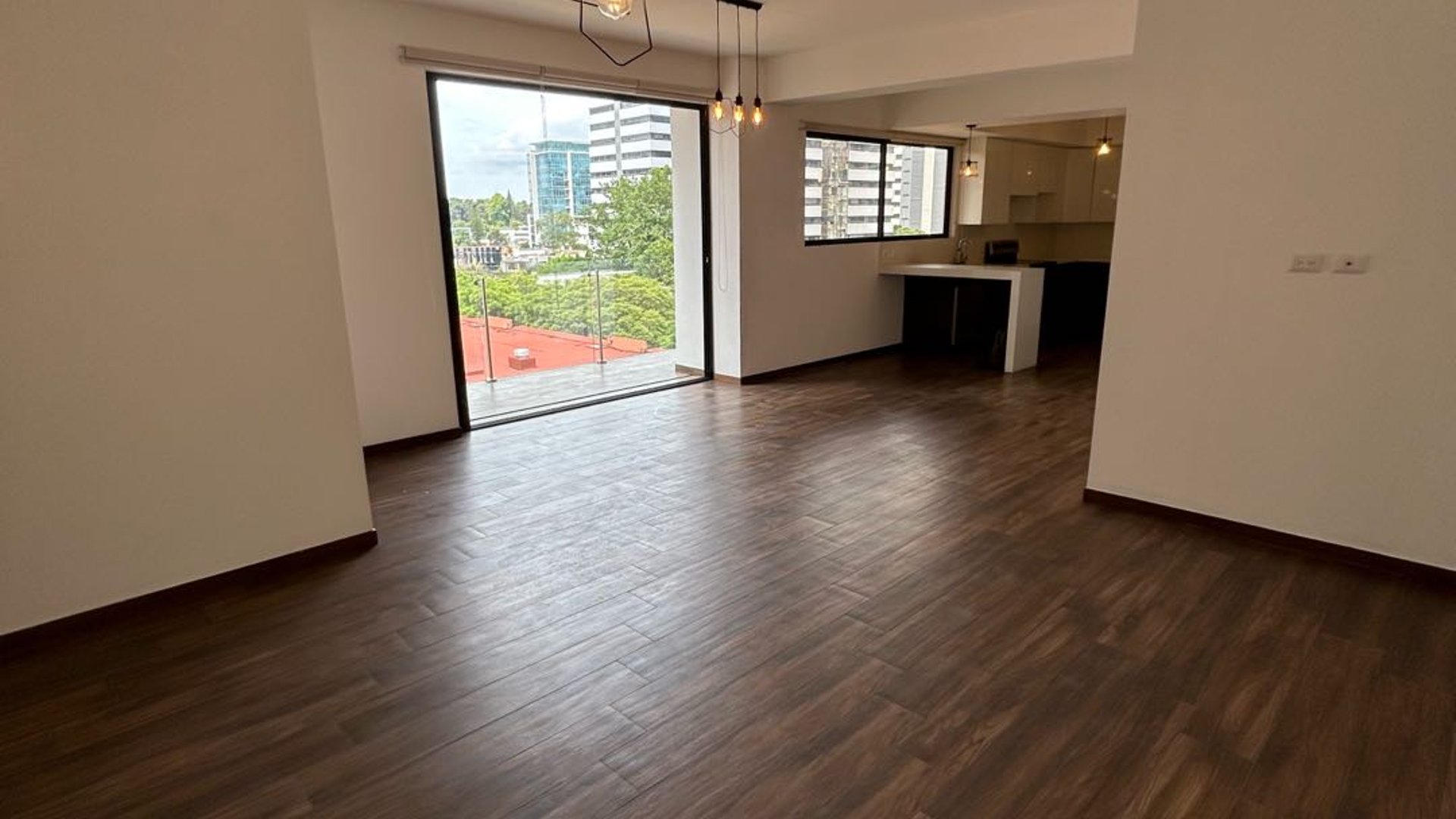 Alquilo Apartamento en Edificio Casa Clara z10