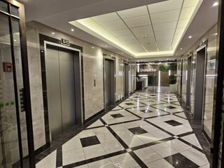 Europlaza, Zona 14 | Oficina en renta | 478 m² en nivel alto - Image 2