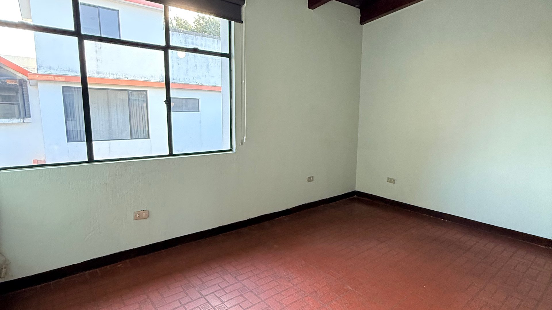 Casa ideal para oficinas en vh1 , zona 15. - Miniatura 16