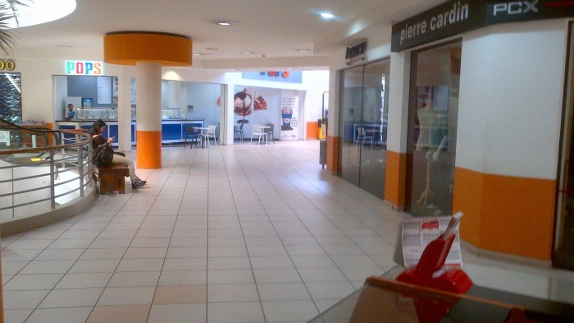 Local en renta en área de Food Court en zona 4 - Miniatura 3