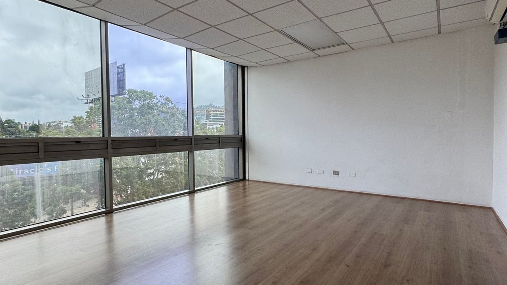 Edificio en Alquiler Zona 10 - Miniatura 8