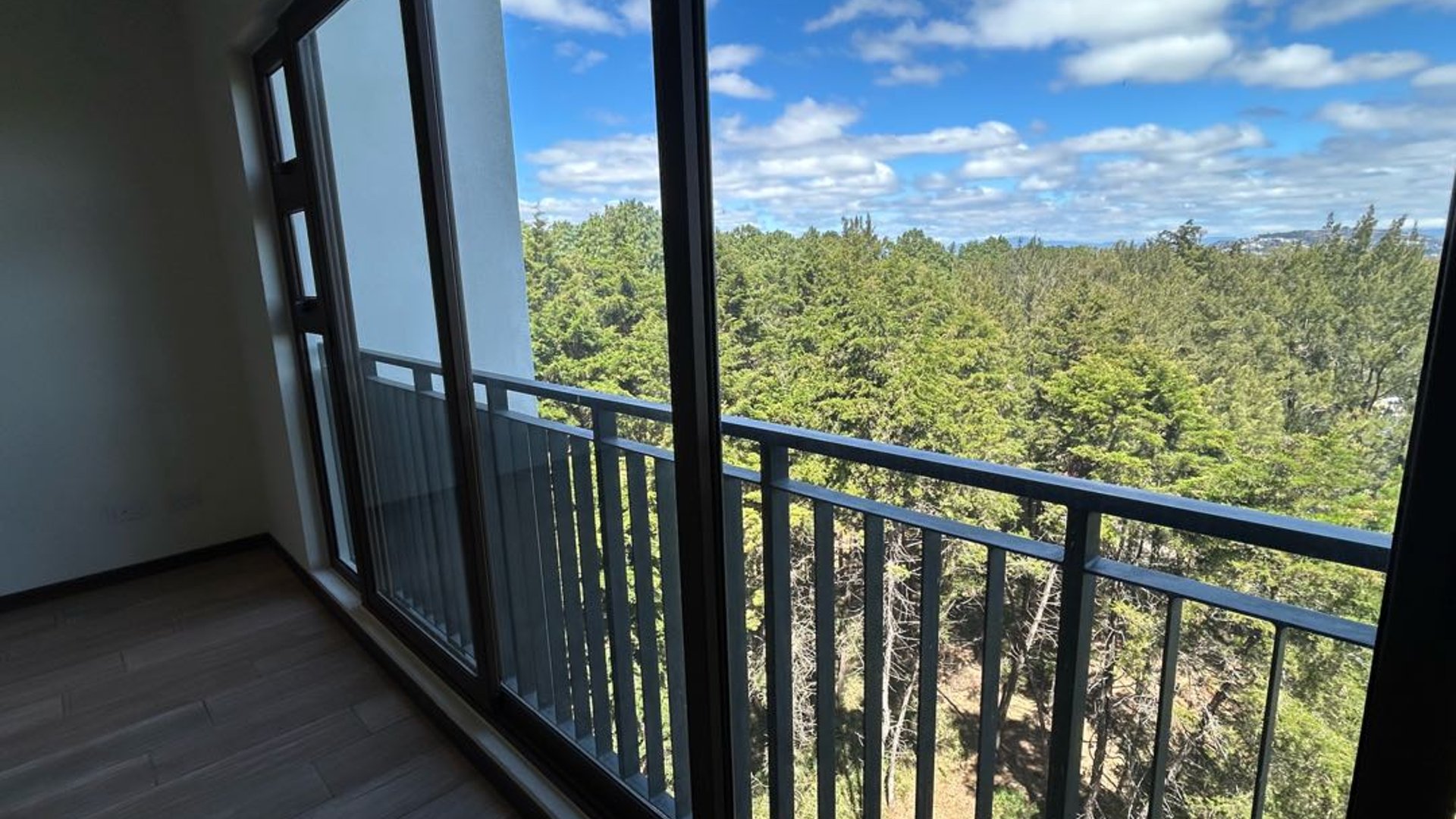 Apartamento en Renta  en Edificio  San Isidro 2021, Zona 16 - Miniatura 12