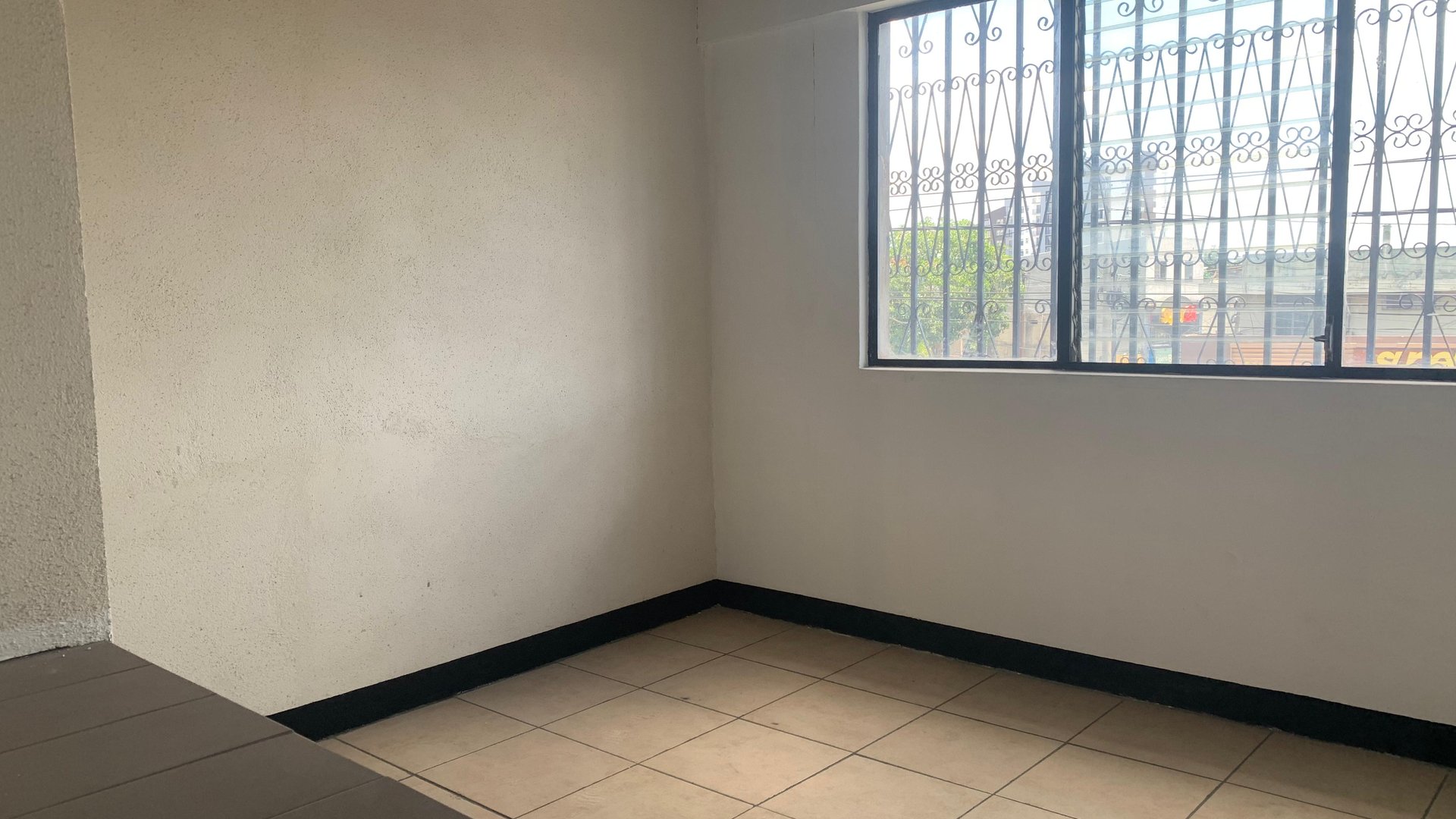 INMUEBLE DE USO MIXTO EN CALLE PRINCIPAL, CALLE MARTI ZONA 6 - Miniatura 7
