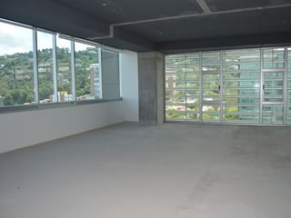 Oficina en renta zona 15  Boulevard Vista Hermosa - 3