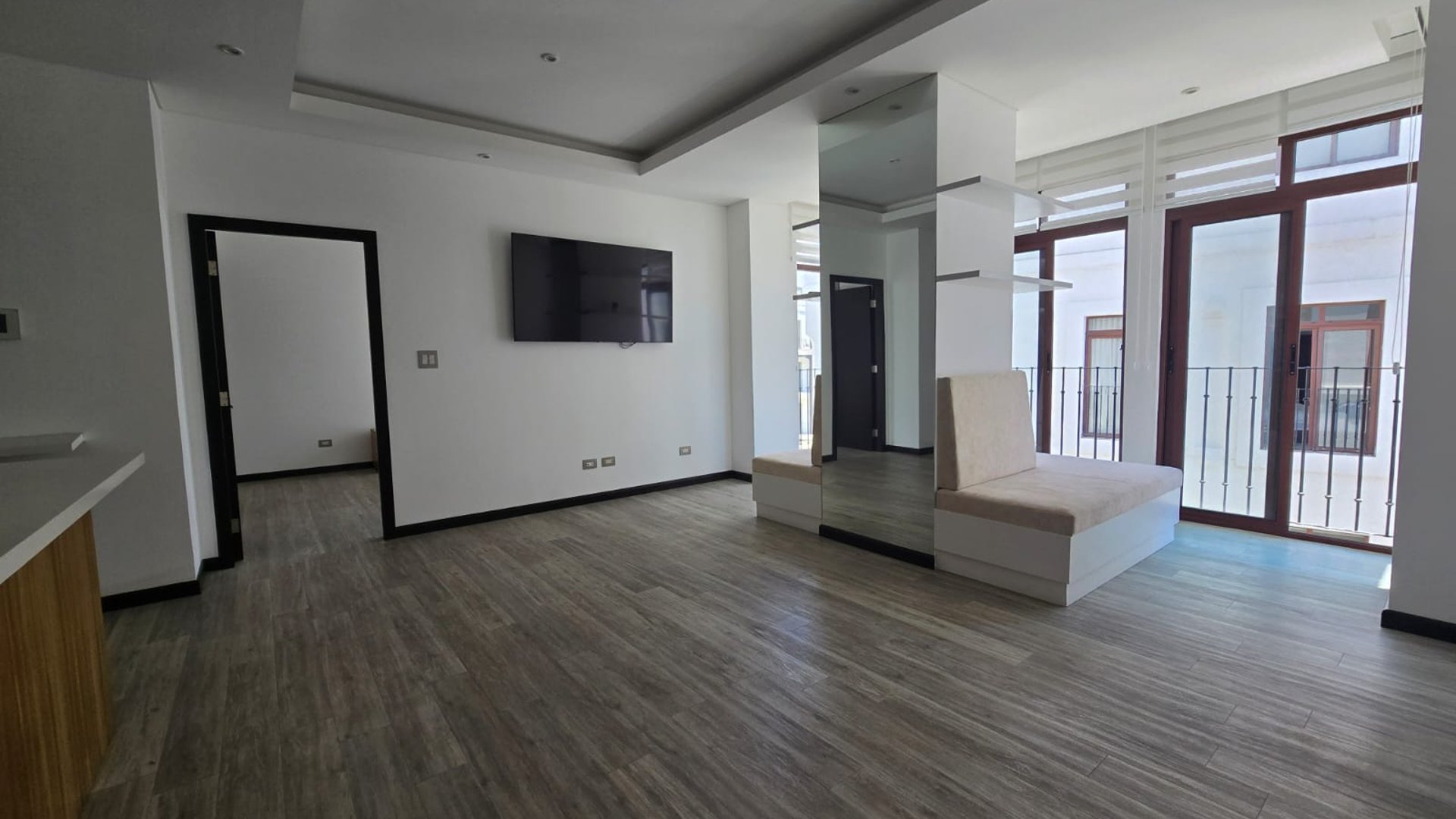 RENTA Apartamento Zona 16 Edificio Lirios II de Cayala - Miniatura 2